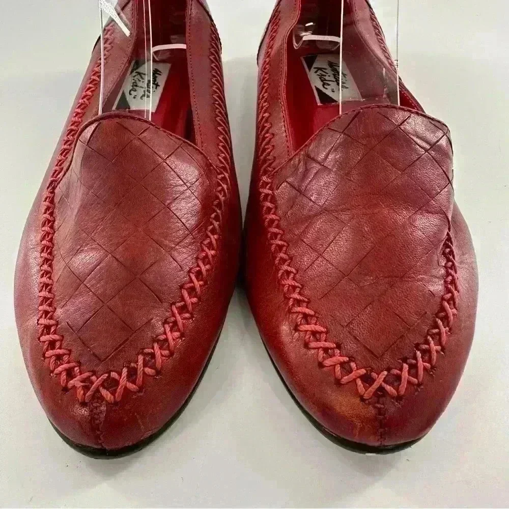 Girls flats size 3.5 red leather pointy toe loafers 80s 90s grannycore